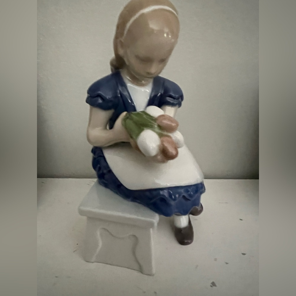 Bing andGrondahl Idas Flowers figurine older three tower mark Demark 1950